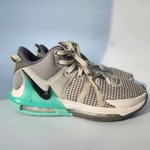 Size 8.5 -‎ Nike LeBron Witness 7 Flat Pewter Mint